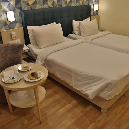 Sarovar Portico Naraina, Hotel Нью-Делі Екстер'єр фото