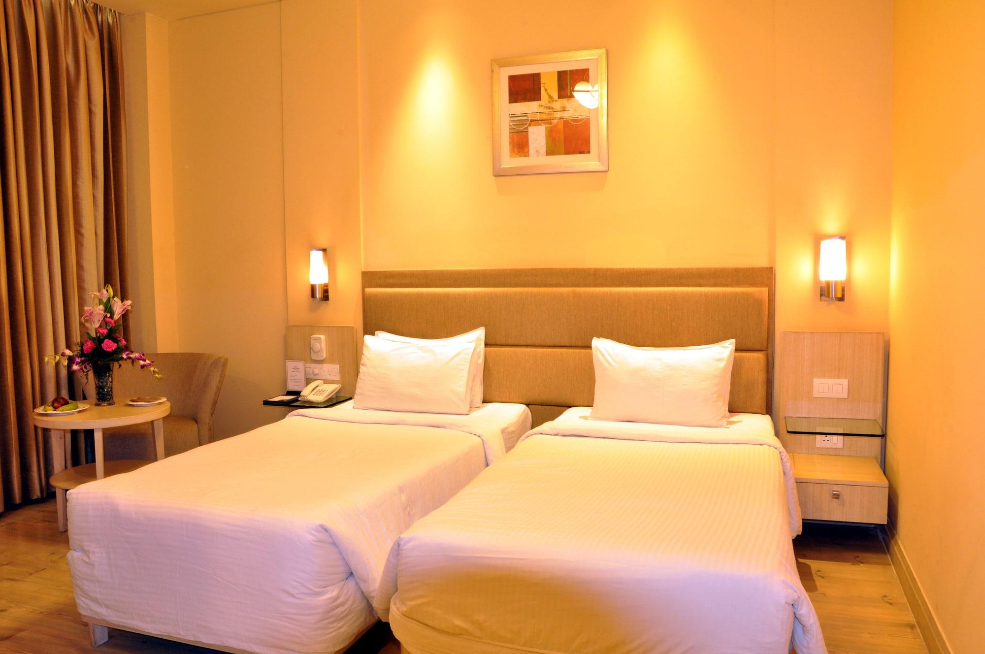 Sarovar Portico Naraina, Hotel Нью-Делі Екстер'єр фото