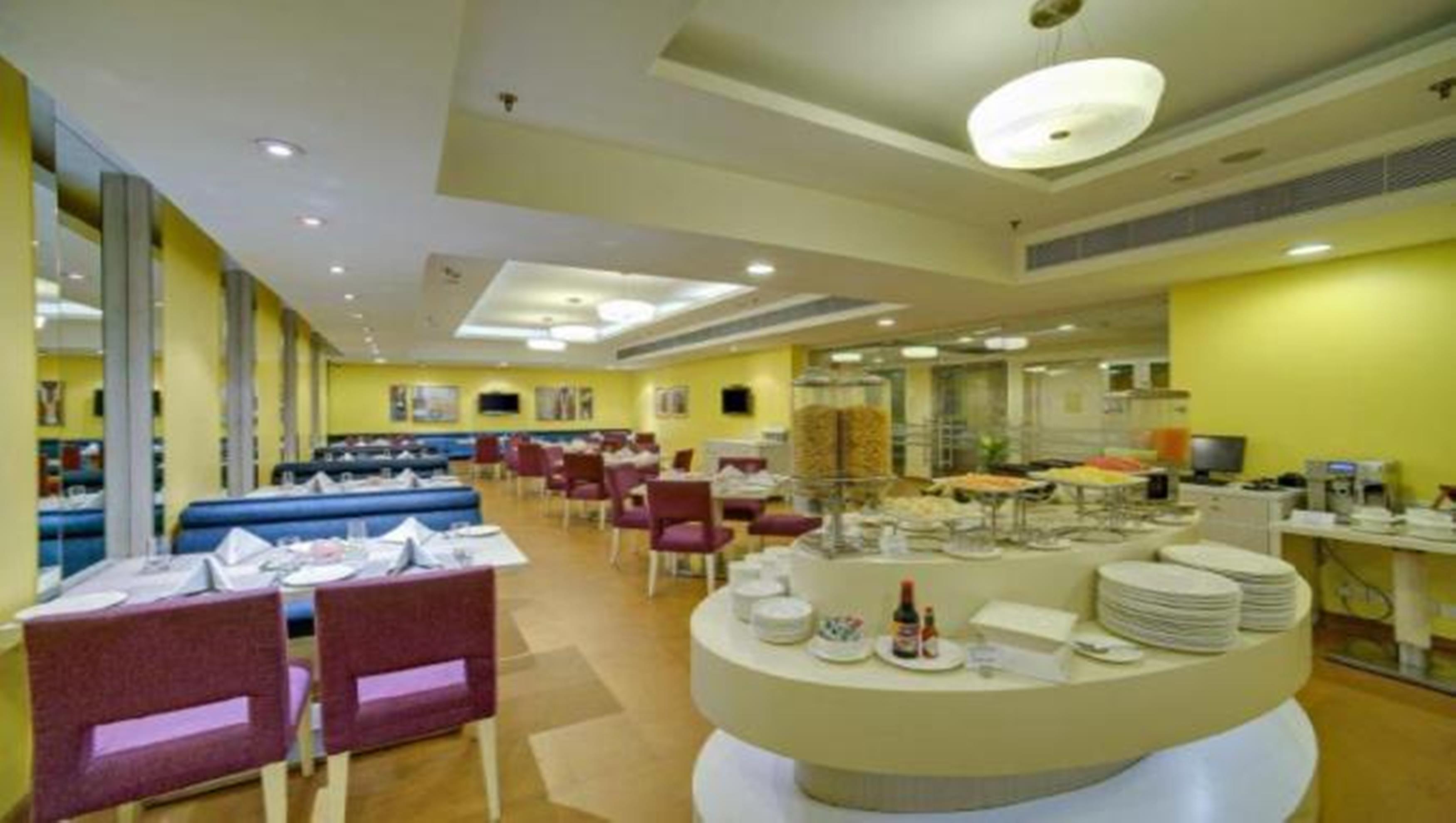 Sarovar Portico Naraina, Hotel Нью-Делі Екстер'єр фото