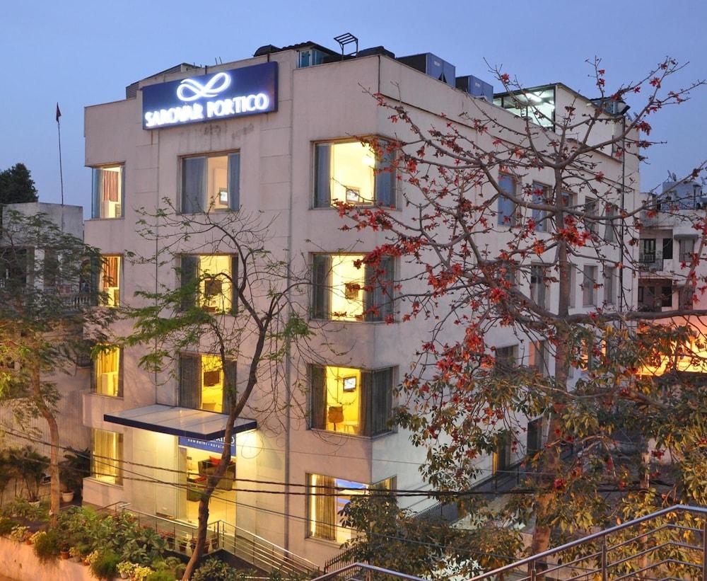 Sarovar Portico Naraina, Hotel Нью-Делі Екстер'єр фото