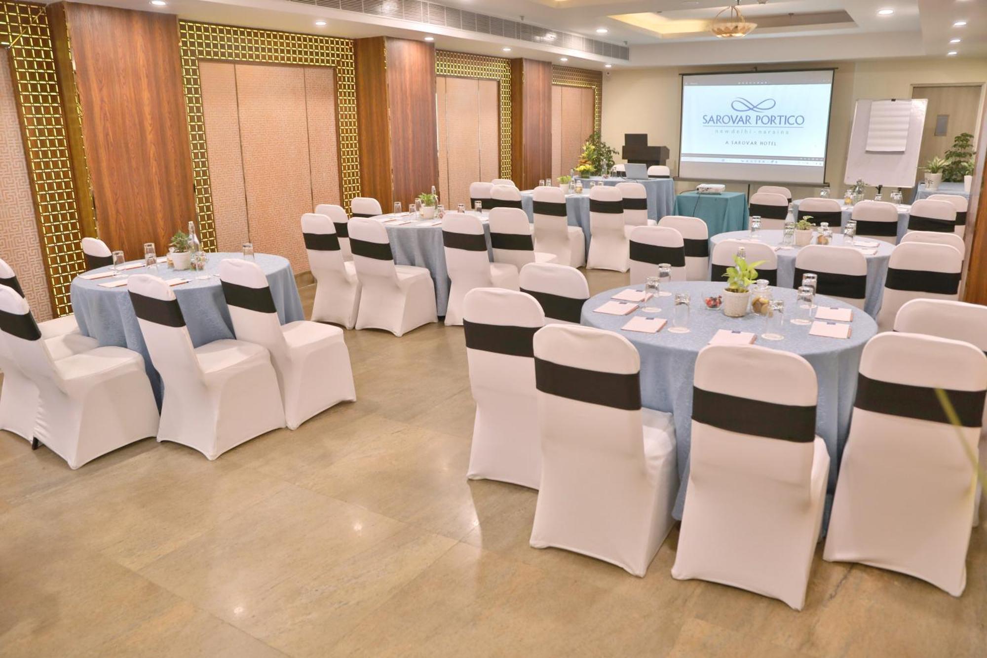 Sarovar Portico Naraina, Hotel Нью-Делі Екстер'єр фото