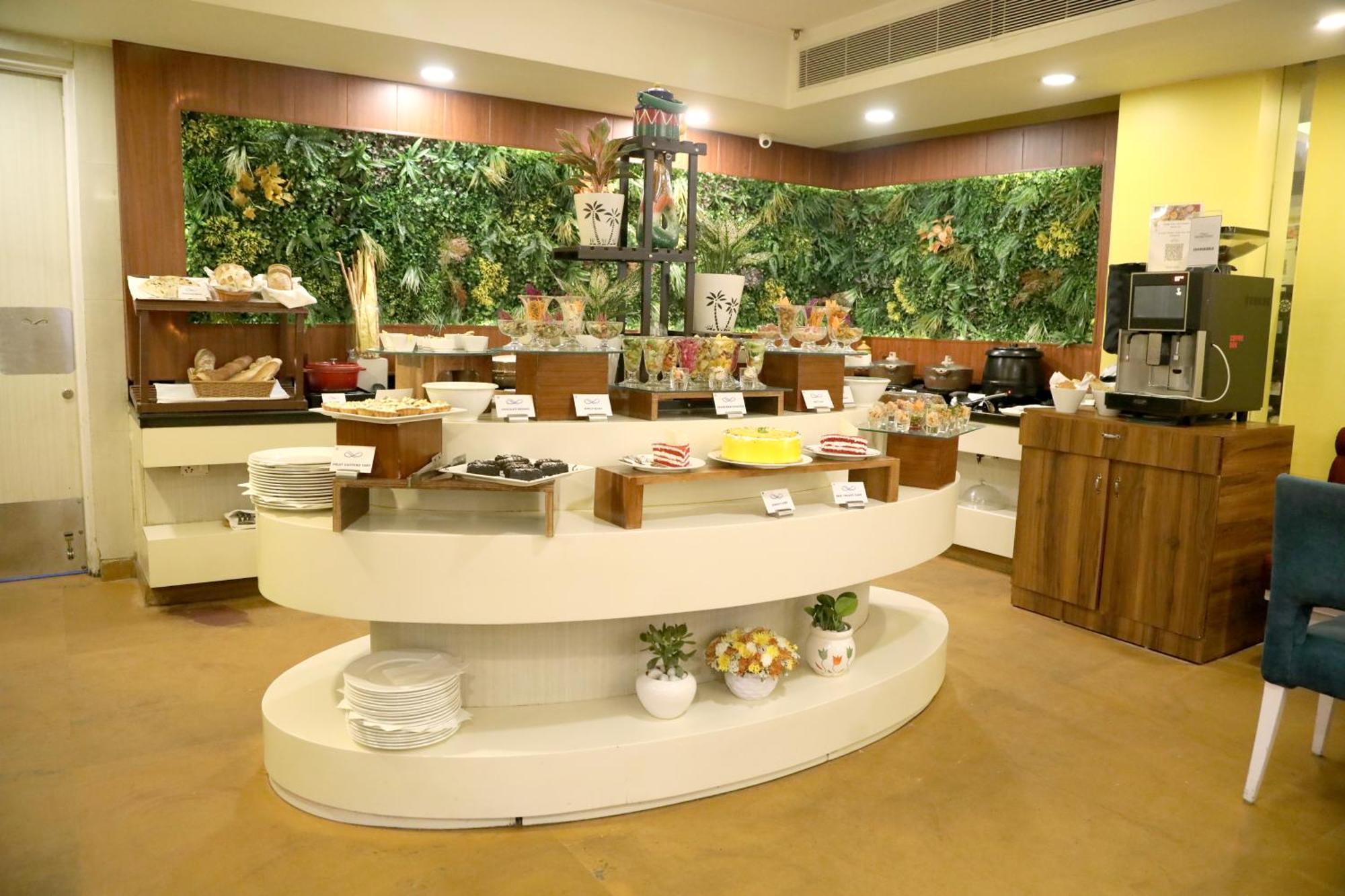 Sarovar Portico Naraina, Hotel Нью-Делі Екстер'єр фото