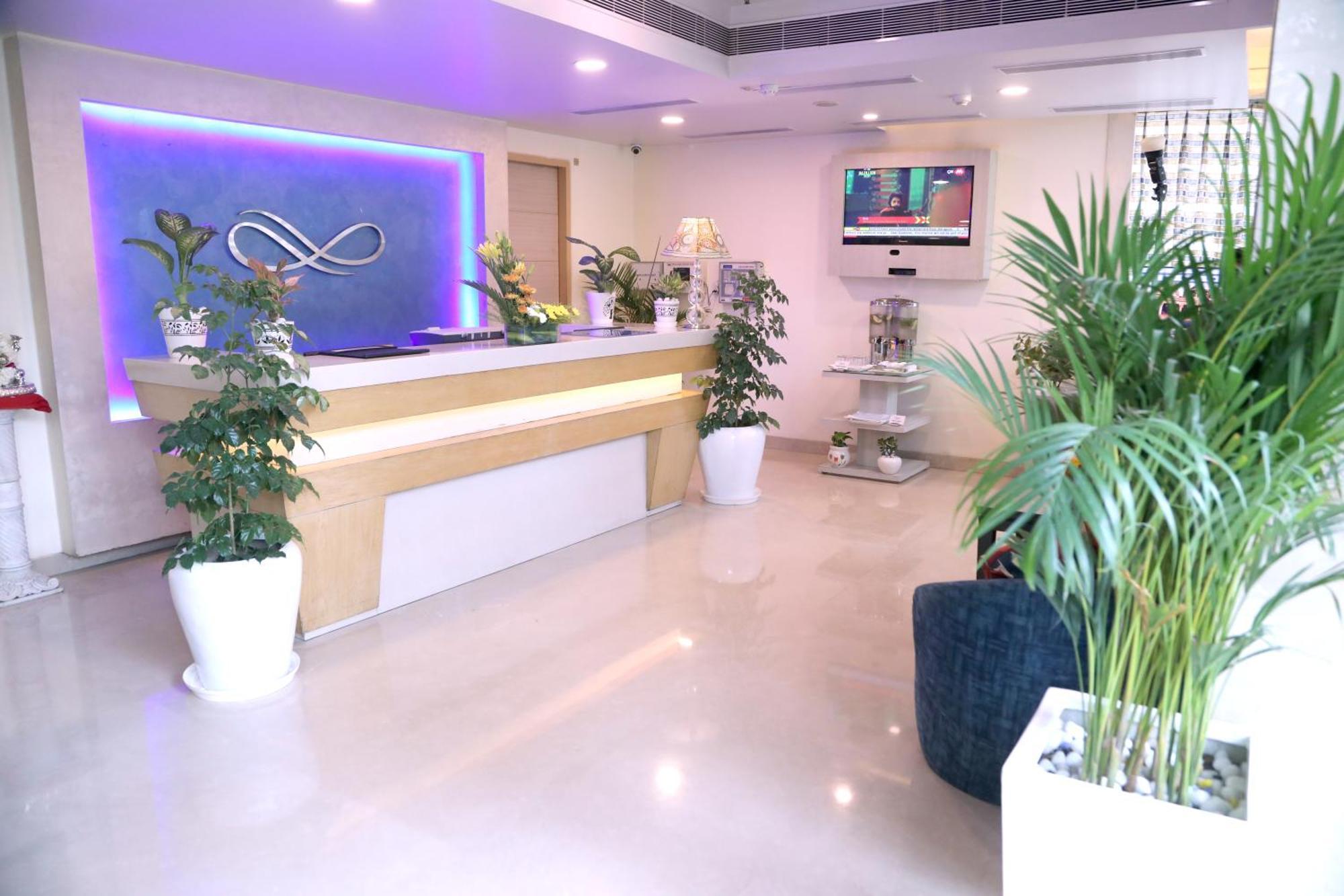 Sarovar Portico Naraina, Hotel Нью-Делі Екстер'єр фото