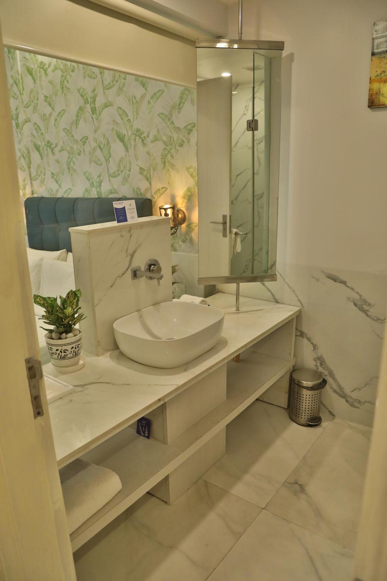 Sarovar Portico Naraina, Hotel Нью-Делі Екстер'єр фото