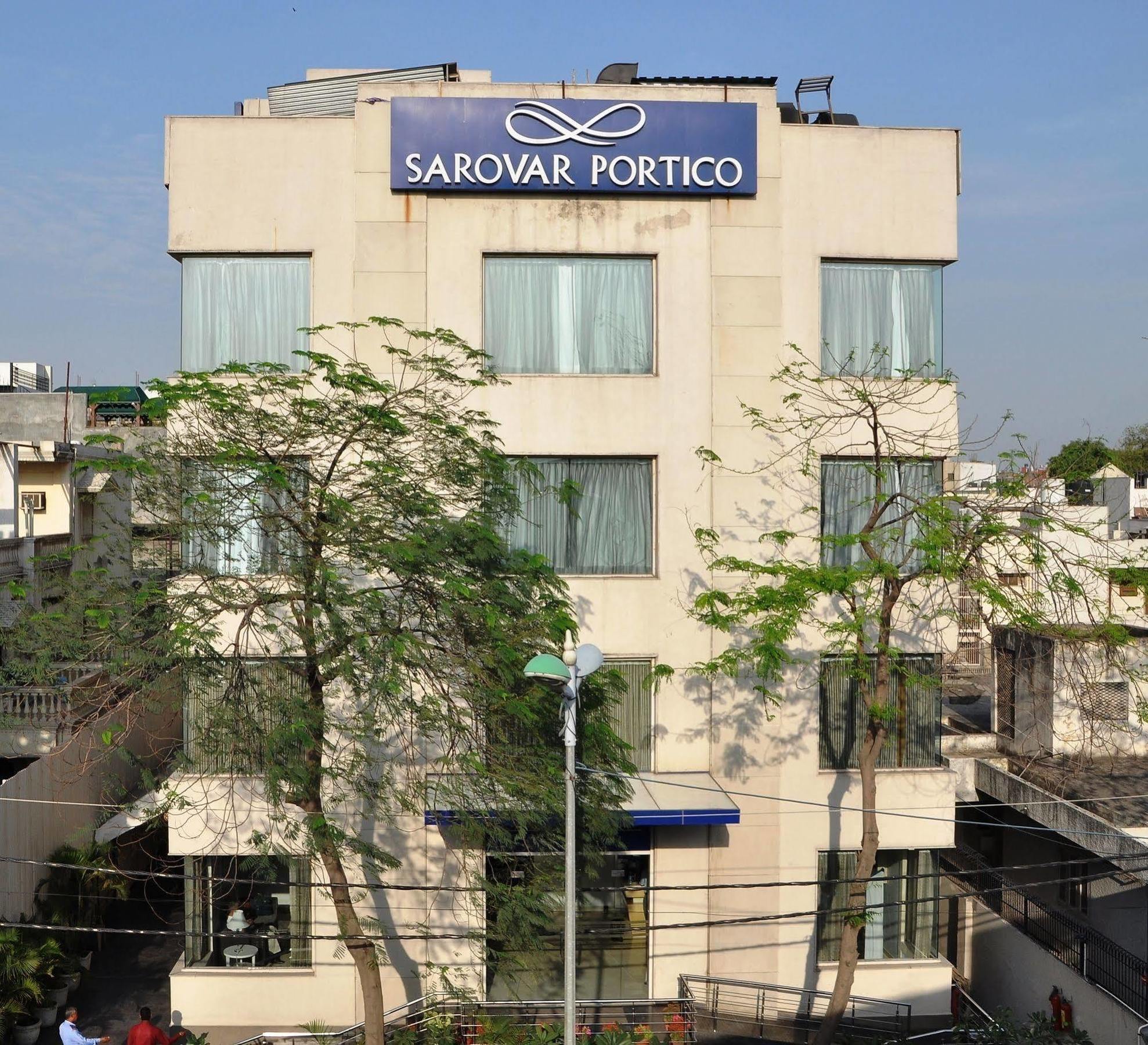 Sarovar Portico Naraina, Hotel Нью-Делі Екстер'єр фото