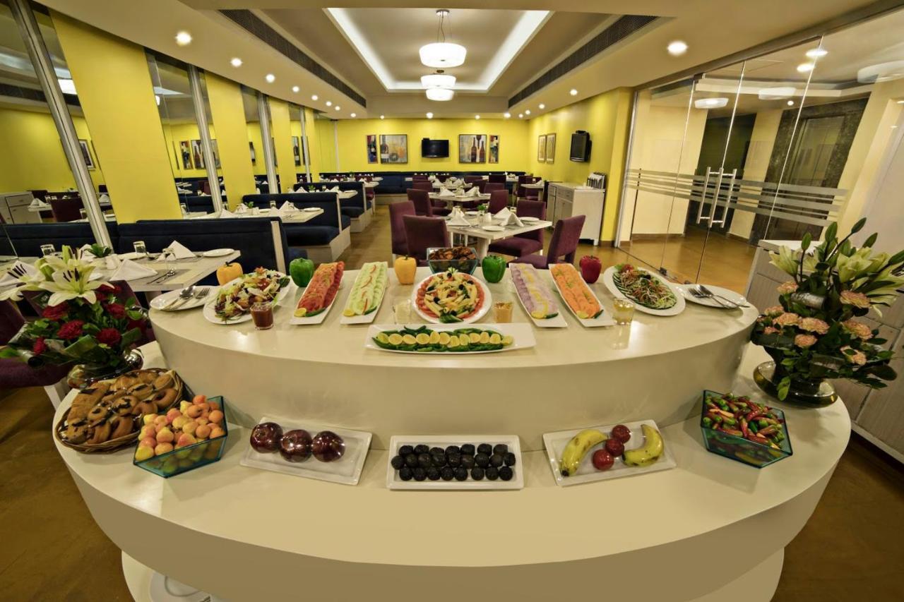 Sarovar Portico Naraina, Hotel Нью-Делі Екстер'єр фото
